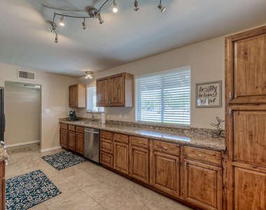 8031 E Oak - Photo Thumbnail 11