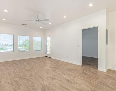 2063 E Lemon Street - Photo Thumbnail 2