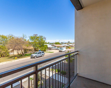 2063 E Lemon Street - Photo Thumbnail 24