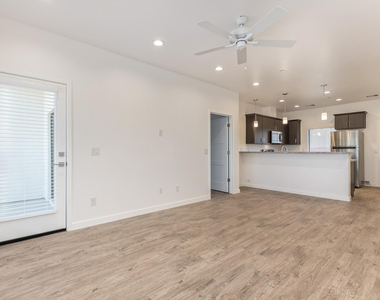 2063 E Lemon Street - Photo Thumbnail 3
