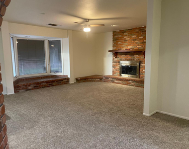 531 E Laguna Drive - Photo Thumbnail 6