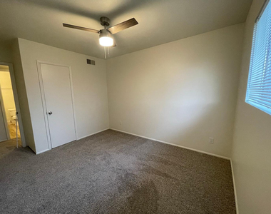 531 E Laguna Drive - Photo Thumbnail 13
