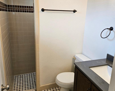 531 E Laguna Drive - Photo Thumbnail 21