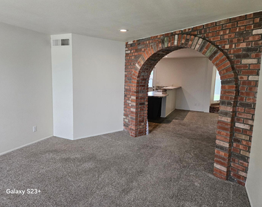 531 E Laguna Drive - Photo Thumbnail 2