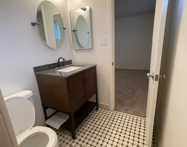 531 E Laguna Drive - Photo Thumbnail 10