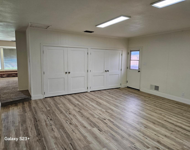531 E Laguna Drive - Photo Thumbnail 18