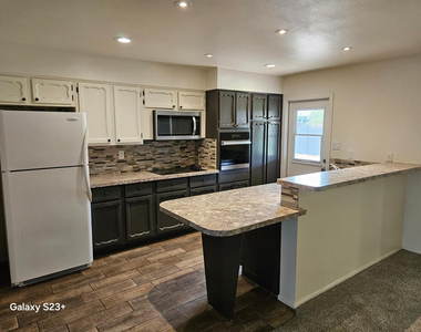 531 E Laguna Drive - Photo Thumbnail 14