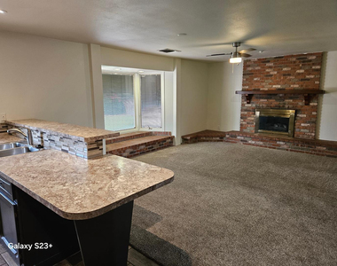 531 E Laguna Drive - Photo Thumbnail 11