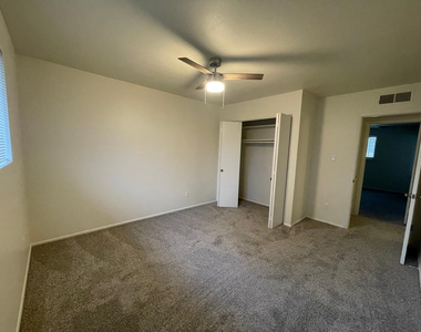 531 E Laguna Drive - Photo Thumbnail 23