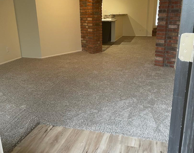 531 E Laguna Drive - Photo Thumbnail 3
