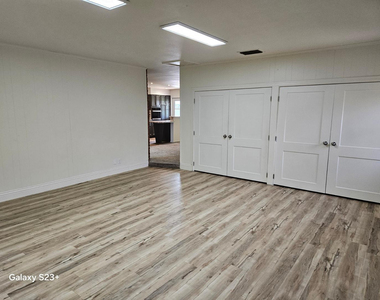 531 E Laguna Drive - Photo Thumbnail 17