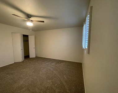 531 E Laguna Drive - Photo Thumbnail 20