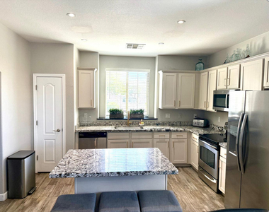3708 E Kerry Lane - Photo Thumbnail 10