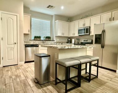 3708 E Kerry Lane - Photo Thumbnail 22