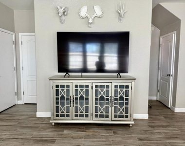 3708 E Kerry Lane - Photo Thumbnail 17