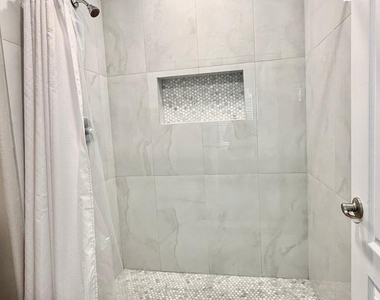 3708 E Kerry Lane - Photo Thumbnail 6