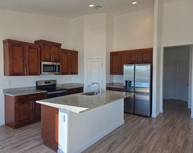 12411 W Jenero Drive - Photo Thumbnail 5