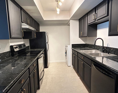 740 W Elm Street - Photo Thumbnail 5
