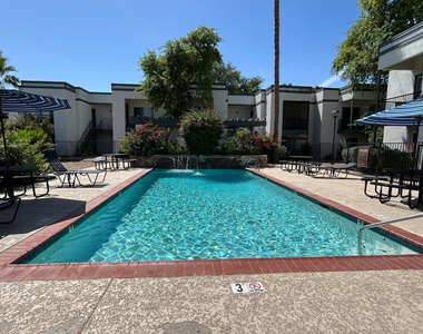 740 W Elm Street - Photo Thumbnail 16
