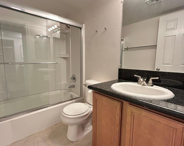 740 W Elm Street - Photo Thumbnail 10