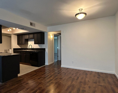 740 W Elm Street - Photo Thumbnail 4