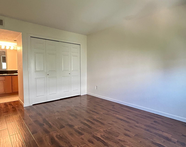 740 W Elm Street - Photo Thumbnail 12