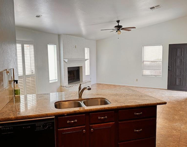 1043 S Rose - Photo Thumbnail 7