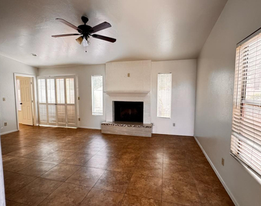 1043 S Rose - Photo Thumbnail 12