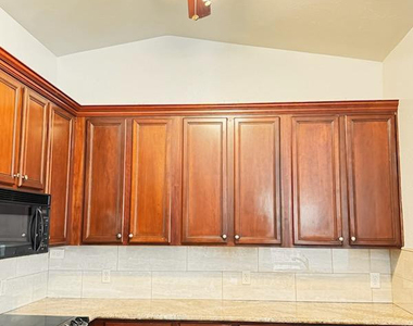 1043 S Rose - Photo Thumbnail 11