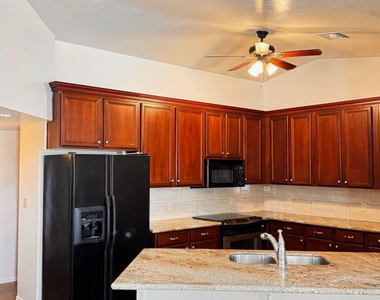 1043 S Rose - Photo Thumbnail 3