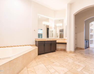 3552 E Jaeger Circle - Photo Thumbnail 17