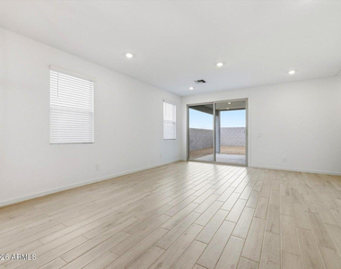 15875 W Cottontail Lane - Photo Thumbnail 40