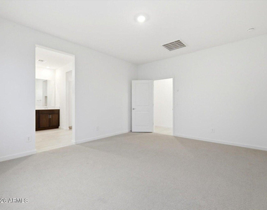 15875 W Cottontail Lane - Photo Thumbnail 46