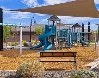 15875 W Cottontail Lane - Photo Thumbnail 11
