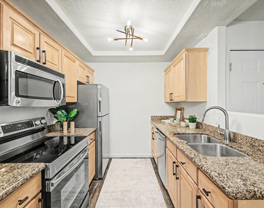 2121 W Royal Palm Road - Photo Thumbnail 8