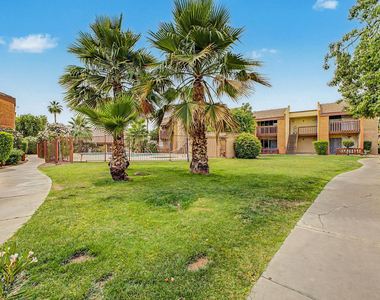 2121 W Royal Palm Road - Photo Thumbnail 21