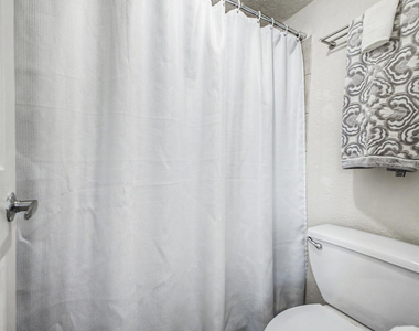 2121 W Royal Palm Road - Photo Thumbnail 15