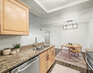 2121 W Royal Palm Road - Photo Thumbnail 10