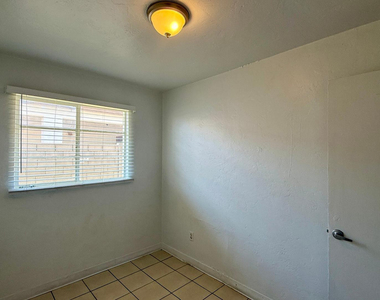 7532 N 21st Avenue - Photo Thumbnail 13