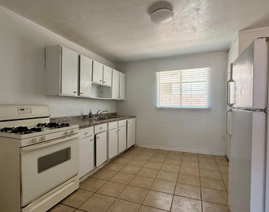 7532 N 21st Avenue - Photo Thumbnail 5