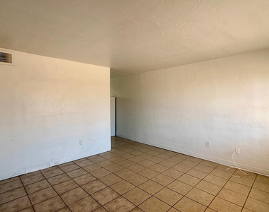 7532 N 21st Avenue - Photo Thumbnail 3