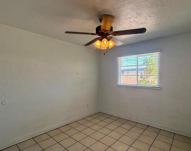 7532 N 21st Avenue - Photo Thumbnail 11