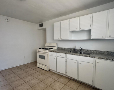 7532 N 21st Avenue - Photo Thumbnail 6