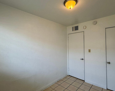7532 N 21st Avenue - Photo Thumbnail 14