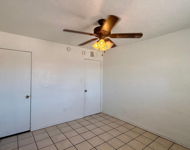 7532 N 21st Avenue - Photo Thumbnail 10