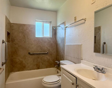 7532 N 21st Avenue - Photo Thumbnail 7