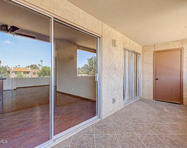 540 N May - Photo Thumbnail 25