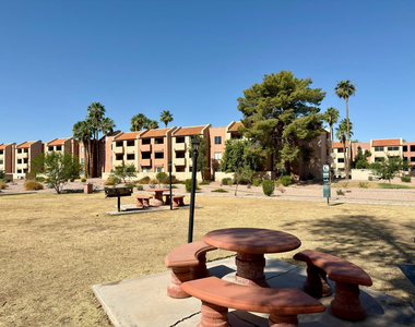 540 N May - Photo Thumbnail 26
