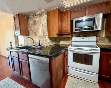 540 N May - Photo Thumbnail 5