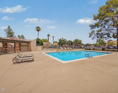 540 N May - Photo Thumbnail 27